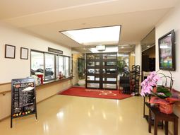 エントランスの明るい空間