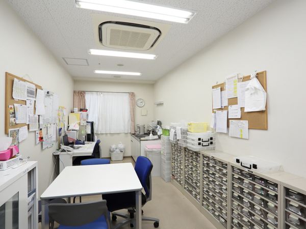 医療用品整理され事務室