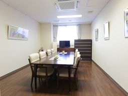 清潔な応接室の様子