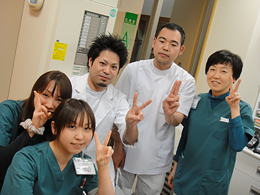 笑顔のスタッフ集合  