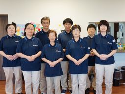 スタッフの集合写真