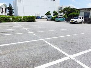 広い駐車場  