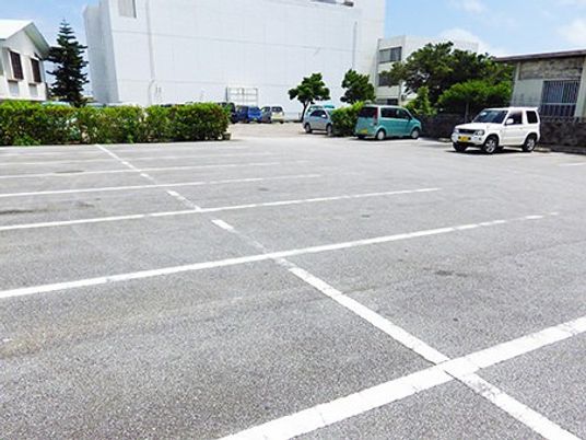 広い駐車場  