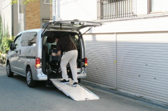 車椅子用リフトバン