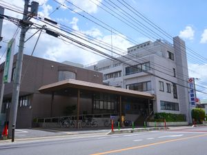 病院併設の建物外観  