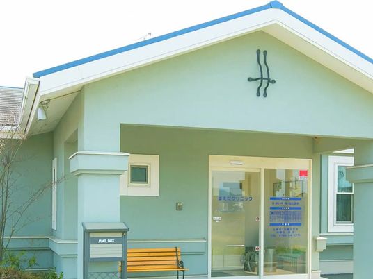 明るい外観の出入口  