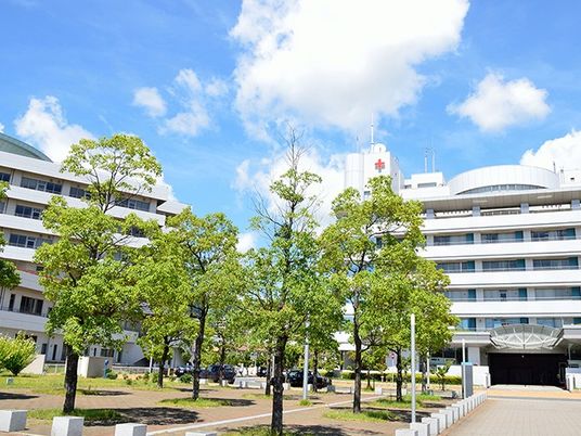 明るい外観の中庭  