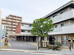 建物外観と看板  