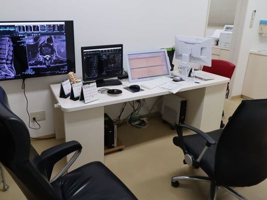診察用デスクのある部屋  