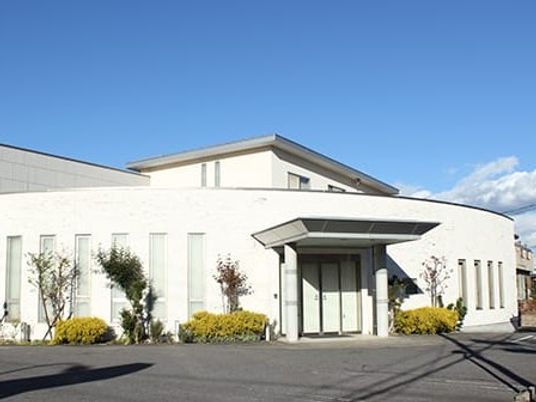 白い円形の外観  