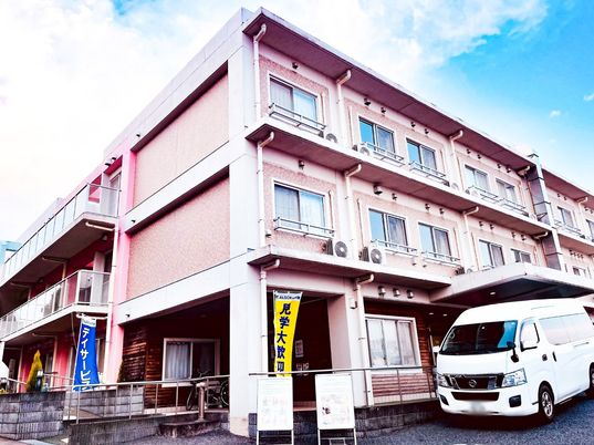 ゆったりした建物外観