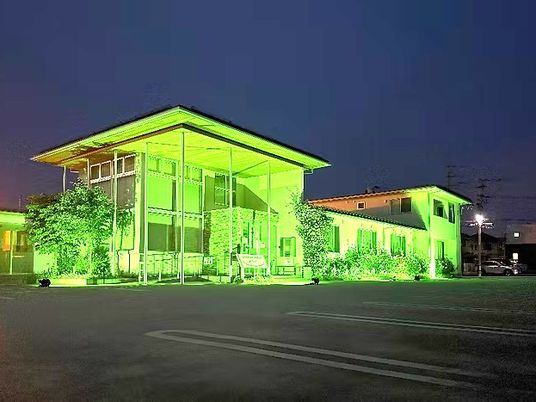 夜の建物外観  
