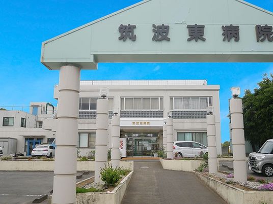病院の正面入口  