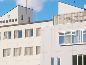 明るい建物の外観  