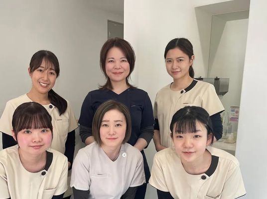 笑顔のスタッフ集合  