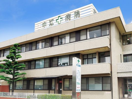 病院外観の建物  