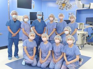 手術室の医療スタッフ  
