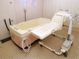 快適な設備の浴室