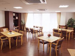 明るいダイニングの様子