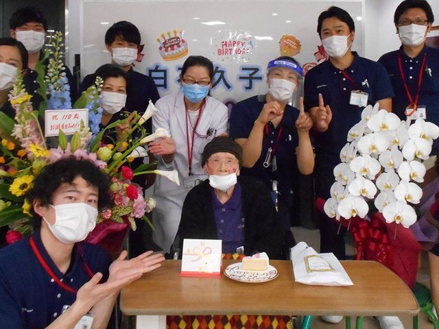 スタッフイメージ スタッフイメージ 温かく笑顔で迎えるスタッフたちが、一緒に楽しい時間を提供しています。