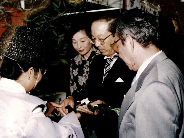 スタッフイメージ スタッフイメージ スタッフ同士が集まり意見を交わす様子です。このような交流が働きやすい環境を築いています。