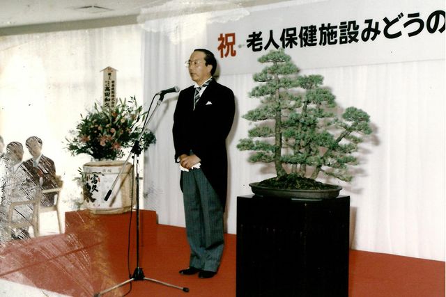 開会式のスピーチ場面