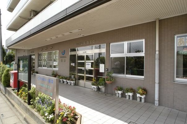 植物が並ぶエントランス