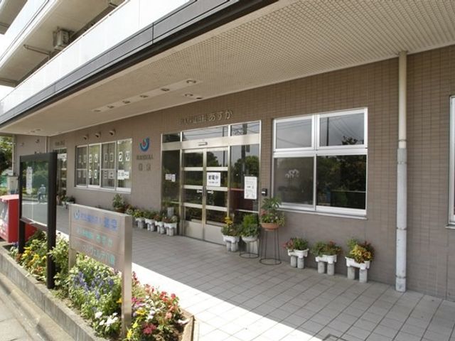 植物が並ぶエントランス エントランス 入り口にはさまざまな植物が並び、訪れる方をあたたかく迎えます。