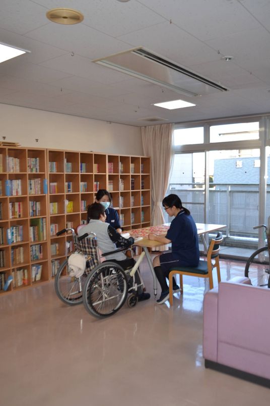 明るい空間のラウンジ