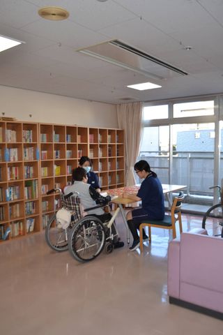 明るい空間のラウンジ