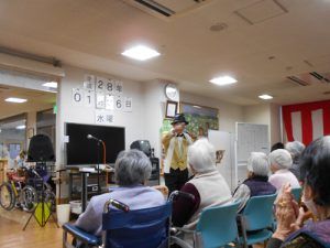 演芸会の様子，ラウンジ  
