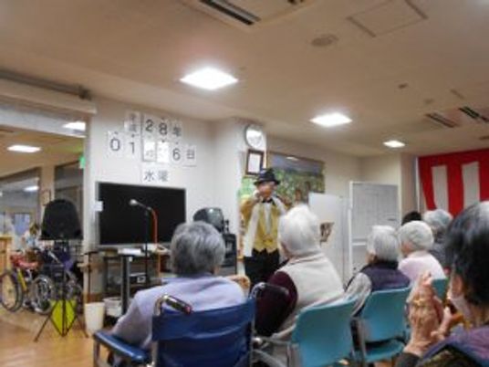 演芸会の様子，ラウンジ  