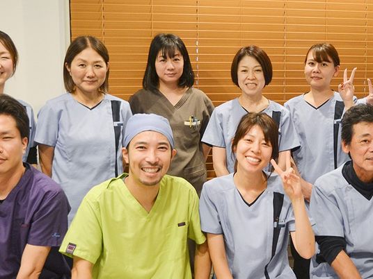 笑顔のスタッフ集合  