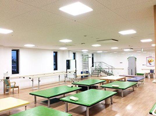 明るい機能訓練室  