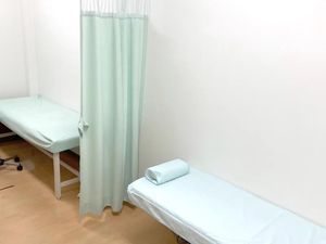 機能訓練室のベッド  