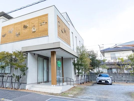 木目調の外観  
