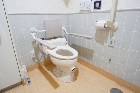 バリアフリーのトイレ設備