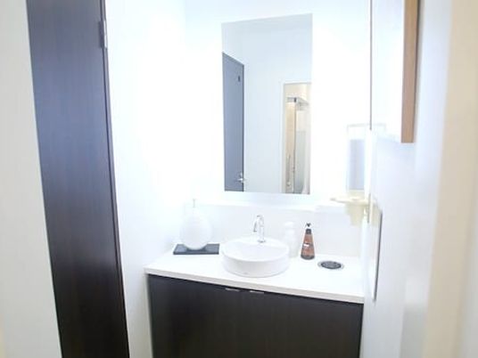 明るい洗面台  