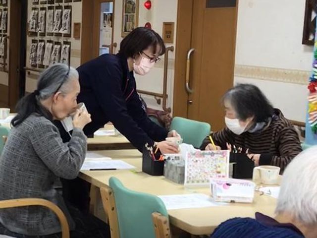 ケアの日常の食堂 食堂 スタッフが日々の支援を行う充実した設備の食堂で、利用者様とのコミュニケーションを大切にしています。