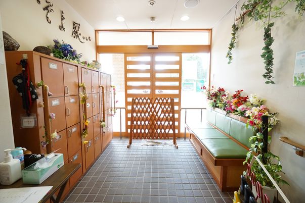 エントランスの明るい空間