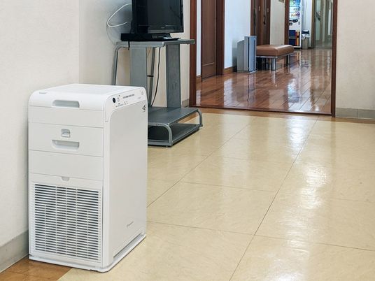 空気清浄機のある廊下  