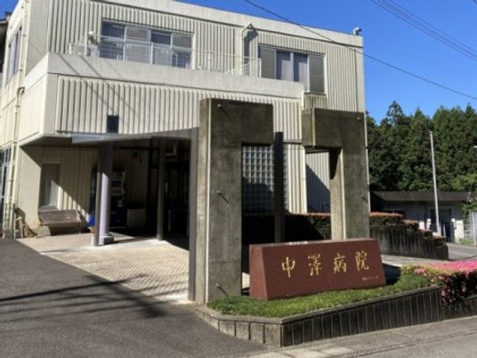 病院前の外観  