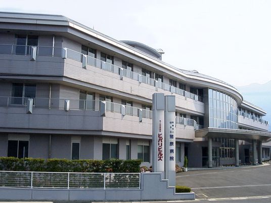 病院併設の建物外観  