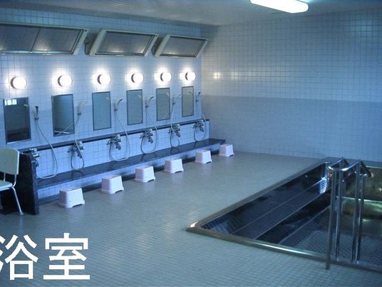 広い浴室の洗い場  