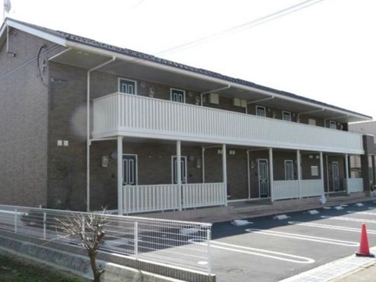 外観の二階建て施設  