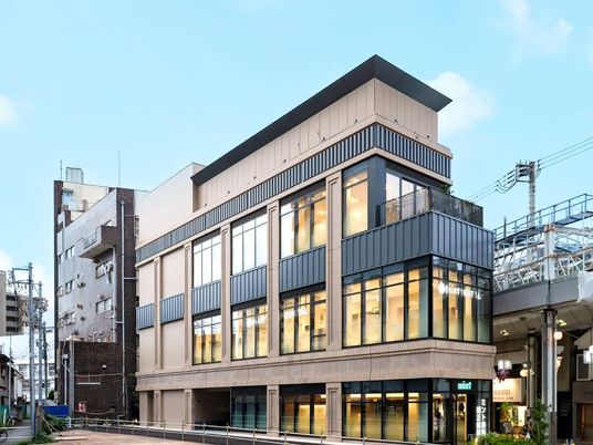 モダンな建物外観  