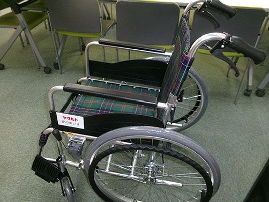 車椅子が並ぶ多目的室  