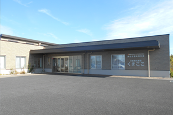 広々とした建物外観