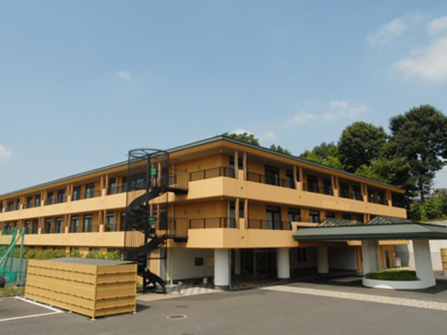 穏やかな雰囲気の外観 外観 ゆったりとした造りの建物です。光が差し込む広々とした空間で、のびのびとお過ごしいただけます。