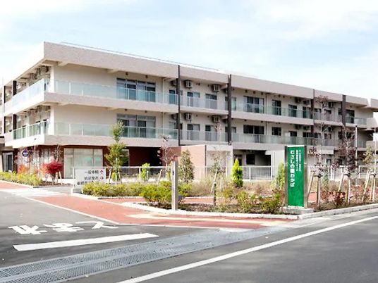建物外観と看板  